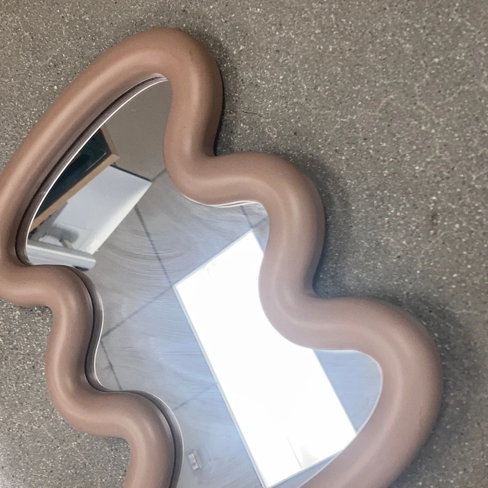 🪞💄 H&M Wavy Mirror - Beige Color - 10.75” x 15” 💋🪞